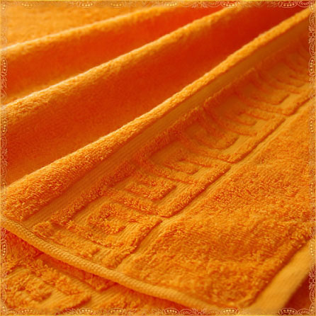  Полотенце махровое с бордюром. Материал махра. Цвет оранжевое. 
